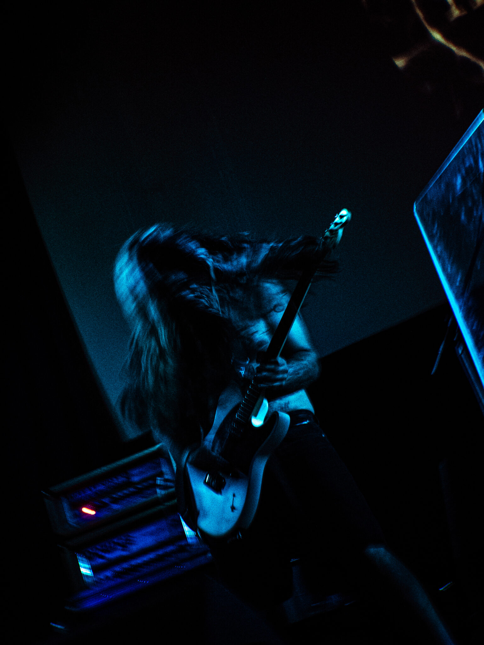 THROWNESS-1